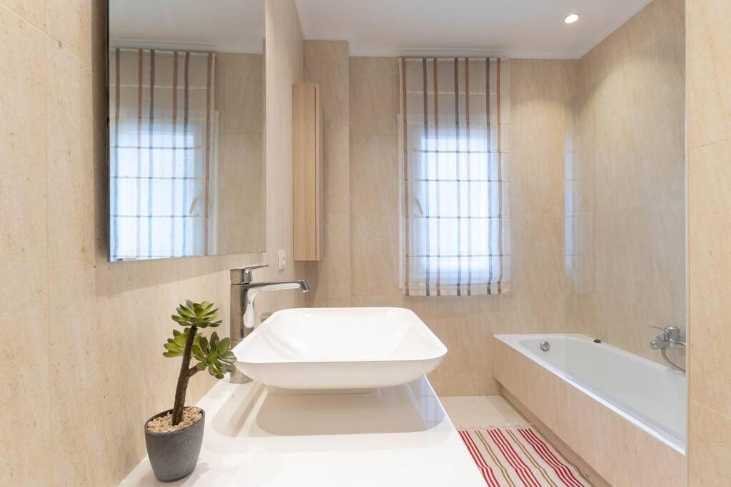 Apartamento Luxury Centro Bilbao Garaje 外观 照片